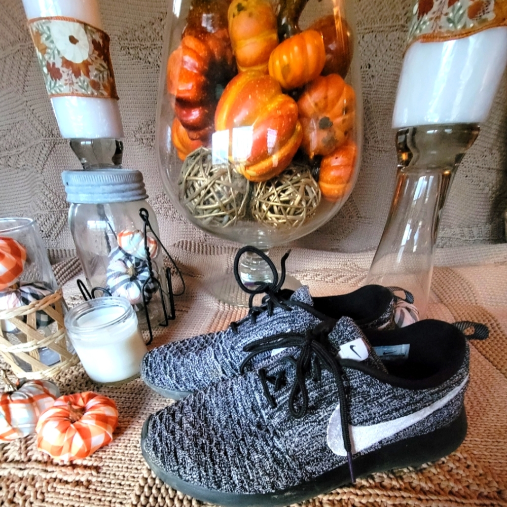 Nike Roshe One Flyknit Black & White